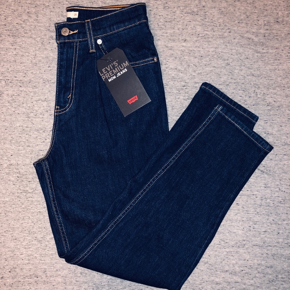Levi Premium Mom Jeans Size 25